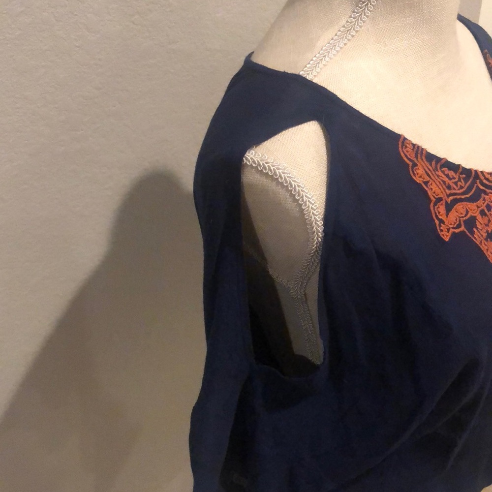 Clothes - Picture 2 of 3